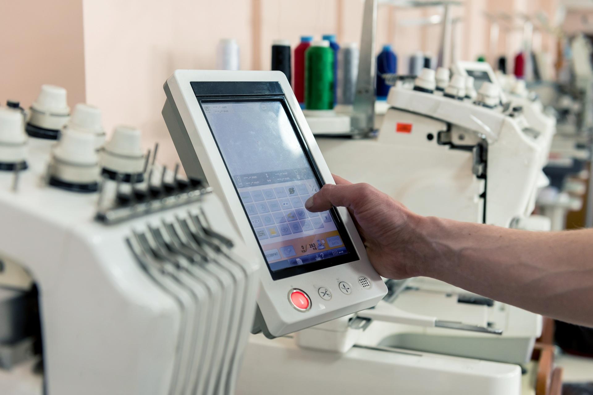 Leitfähiger Kunststoff in digitaler Produktionssteuerung